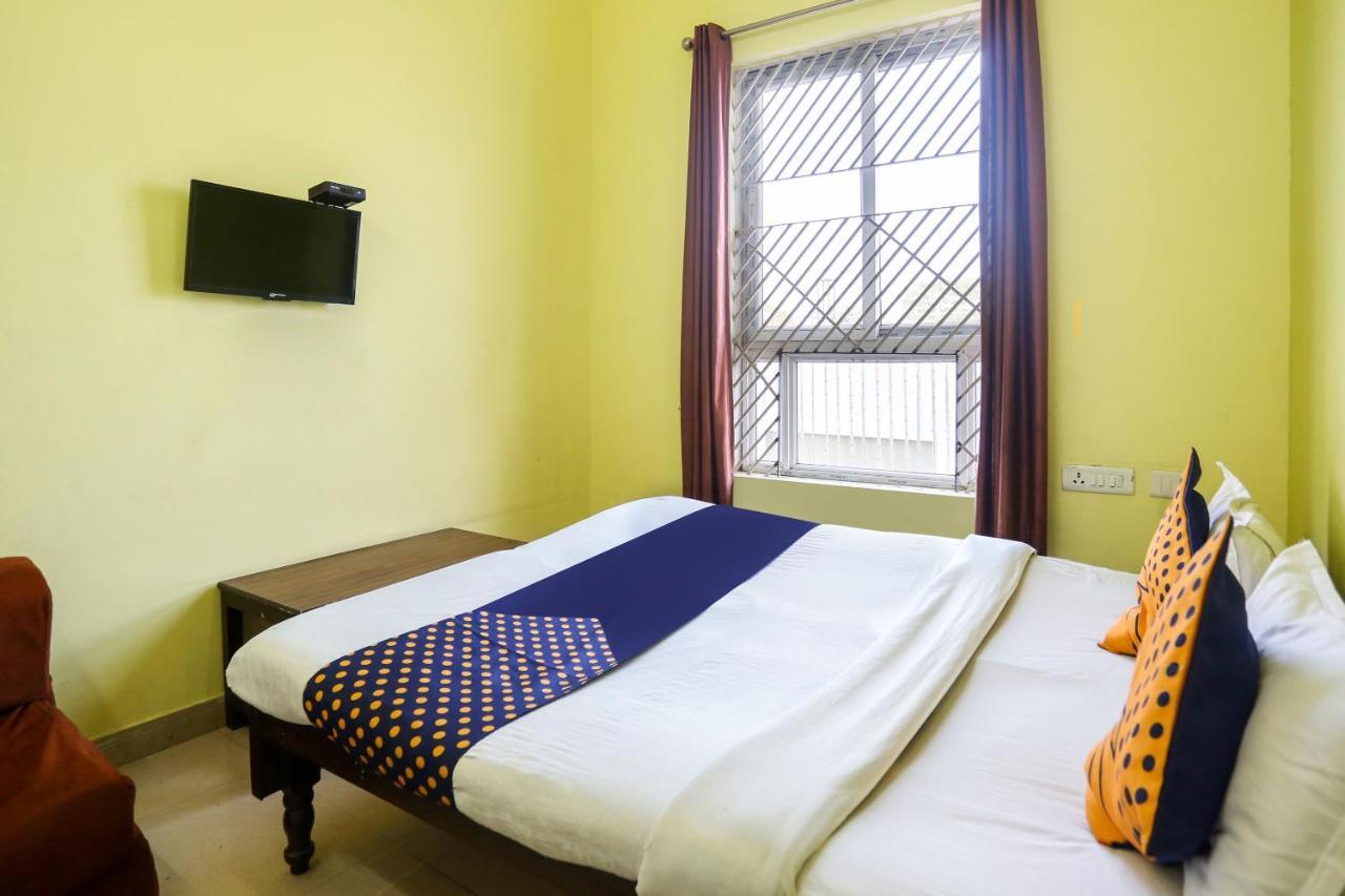Spot On 72060 Hotel Kaushik Kakarmatha Экстерьер фото