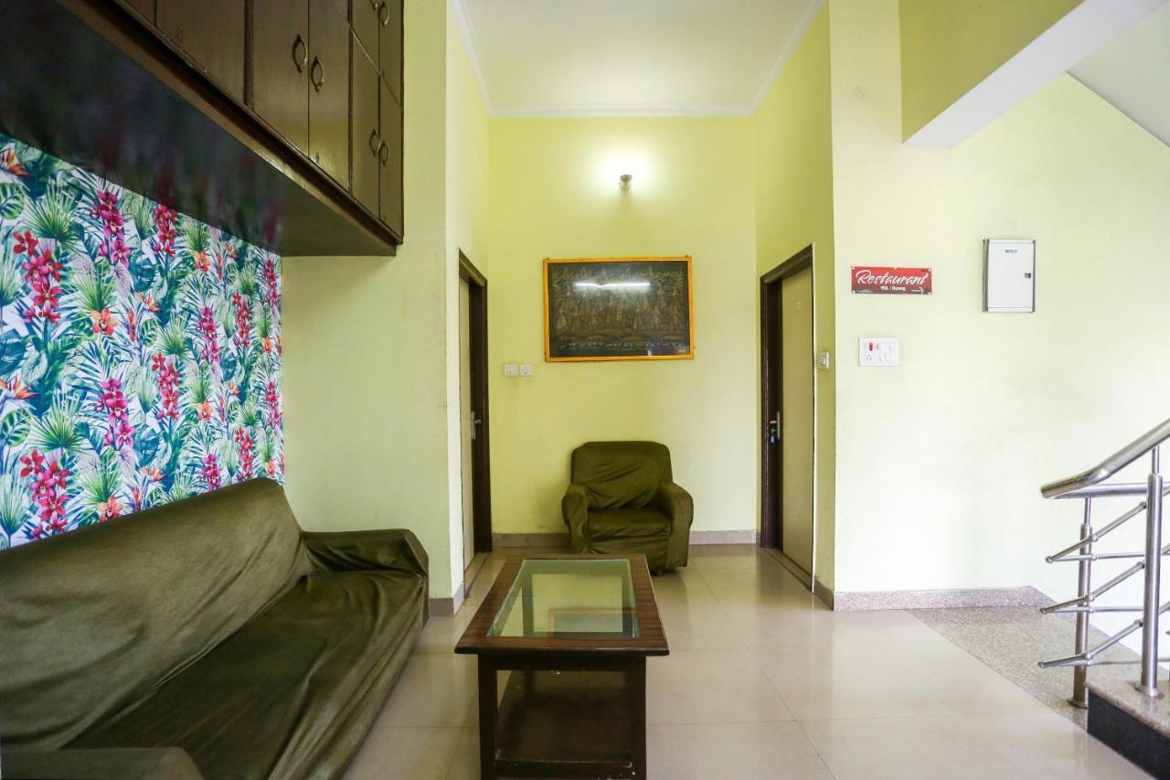 Spot On 72060 Hotel Kaushik Kakarmatha Экстерьер фото